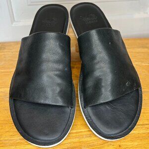 Roots Black Leather Slides Size 7
